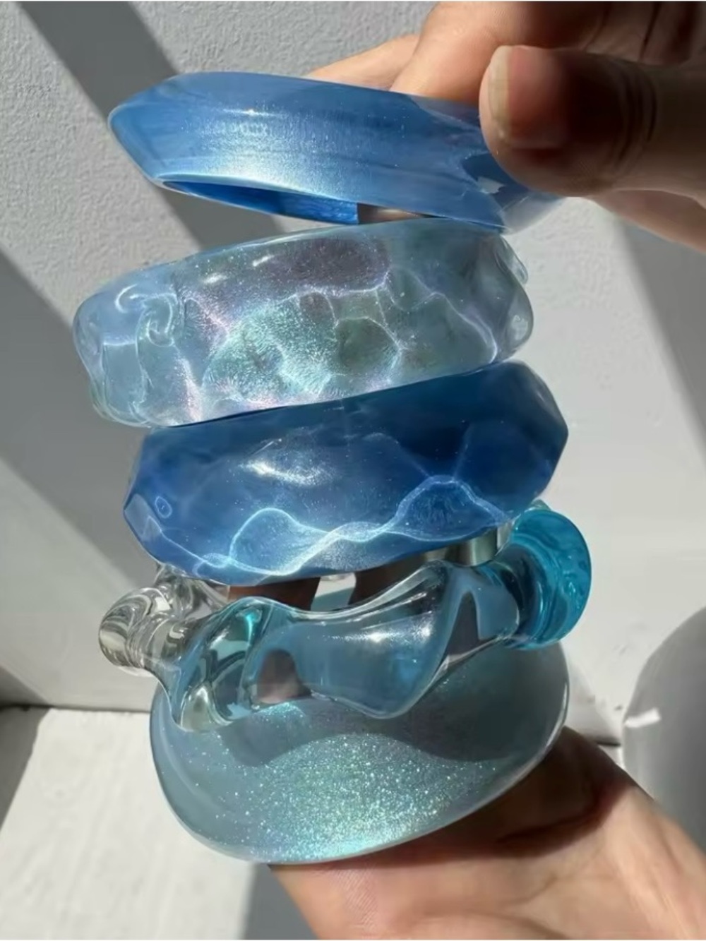 1pc Asymmetrical Blue Resin Ombre Laser Gradient Beach vacation Bangle Bracelet